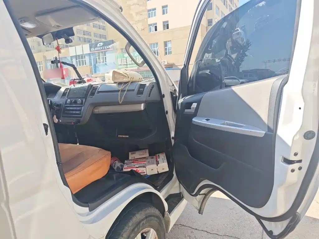 Foton Fengjing G7 2025 2024 Model Commercial Transport Edition Gasoline 2.4L Automatic Short Wheelbase Flat Roof Clear Window 6 Seater