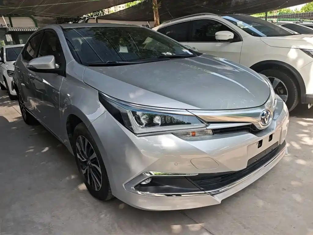 Toyota Corolla 2017 Facelift Hybrid 1.8L E-CVT Elite Edition фото 4