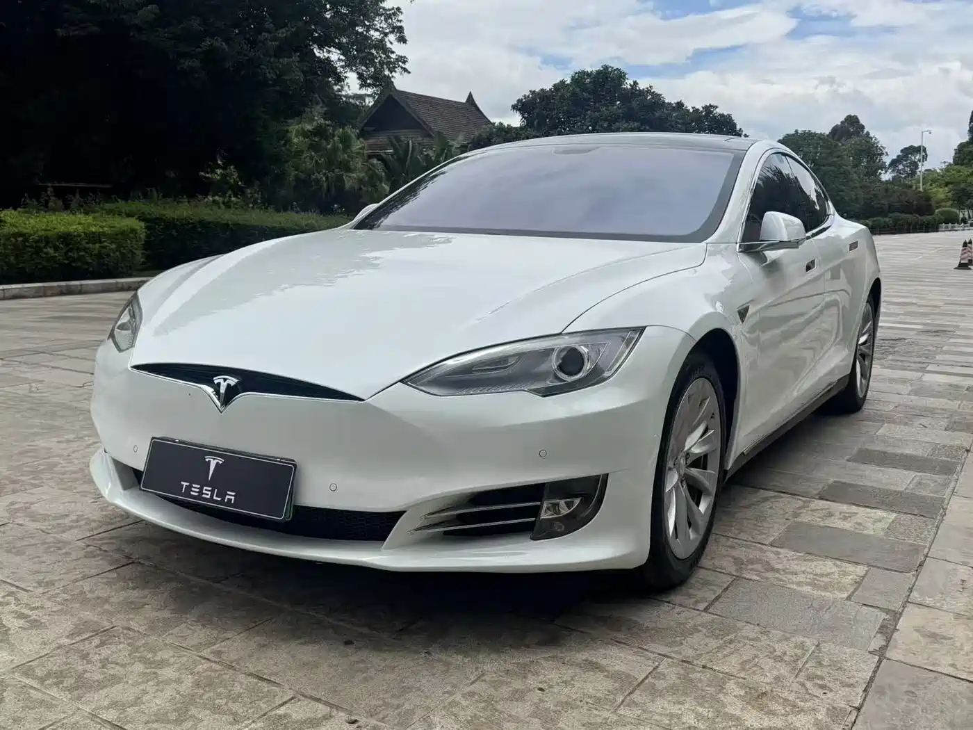 Tesla Model S 2014 2014 Model S P85