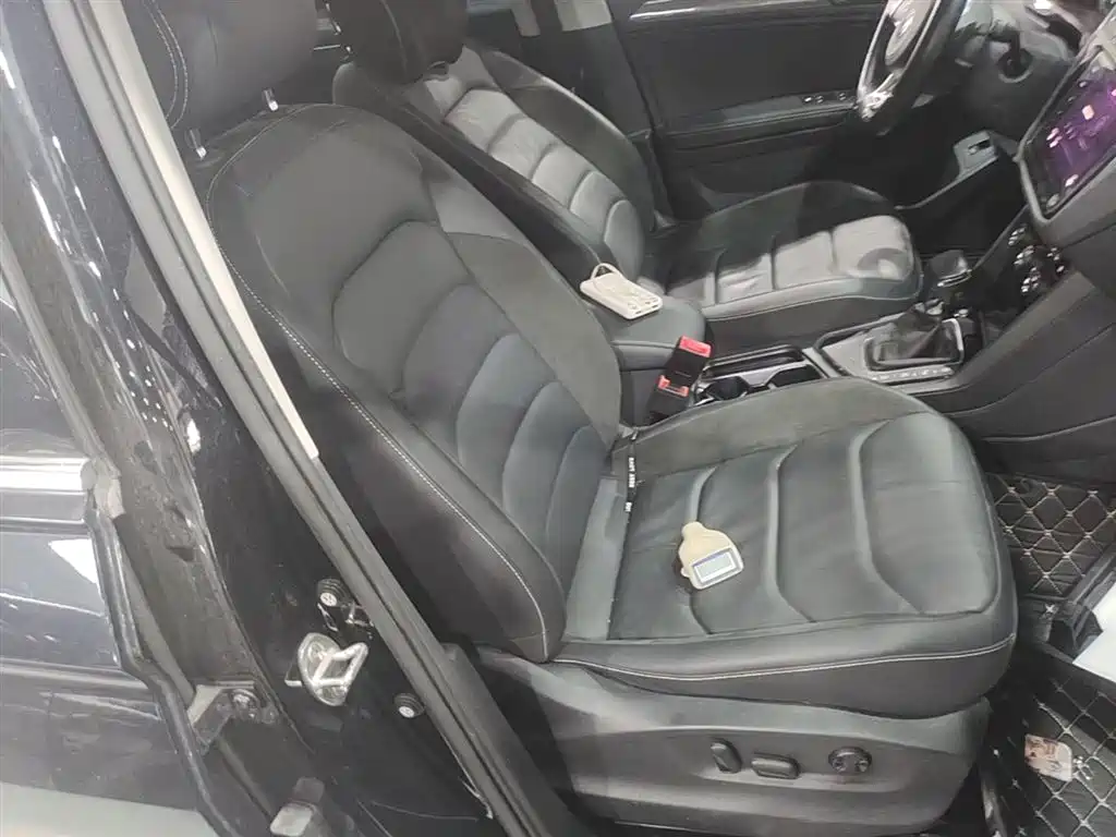 Volkswagen Tiguan L 2021 330TSI Automatic 2WD R-Line Premium фото 25