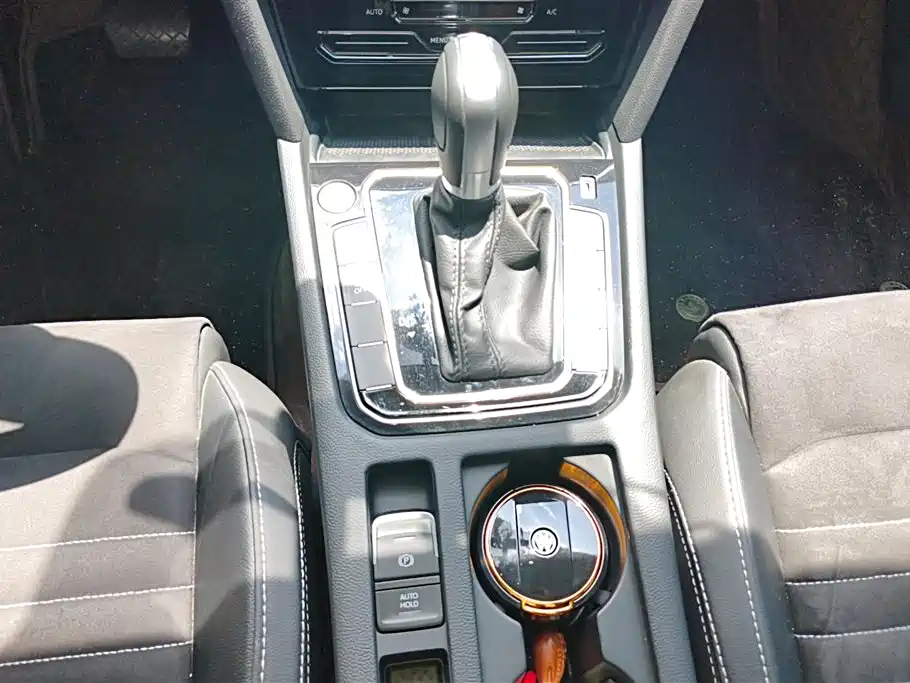 Volkswagen Magotan 2021 330TSI DSG 30th Anniversary Edition фото 16