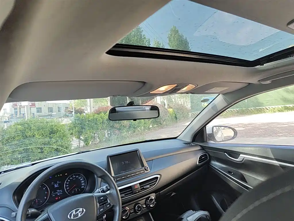 Hyundai Elantra 2017 1.6L Automatic Joy Value GLS фото 18