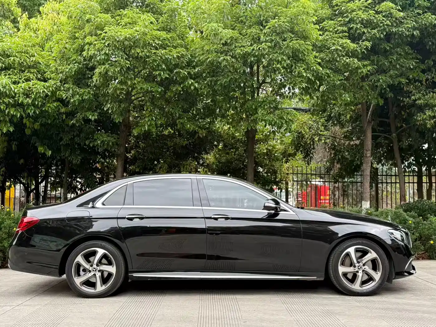 Mercedes-Benz E-Class 2017 E 300 L Luxury фото 18