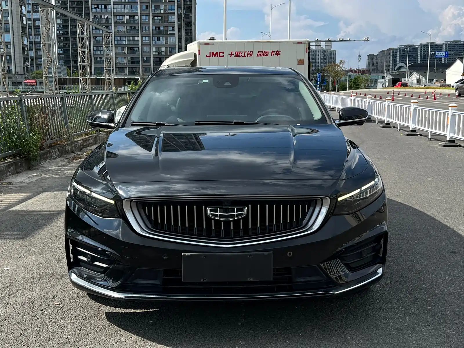 Фото 2 - Geely Preface
