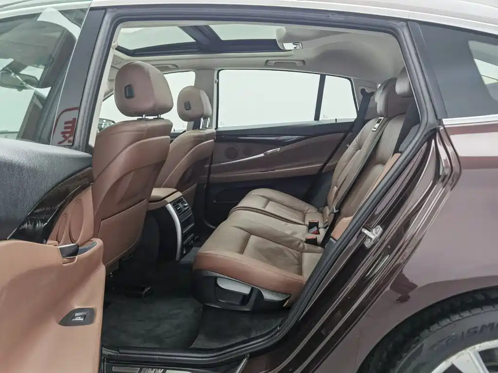 BMW 5 Series GT 2015 2014 528i Leading