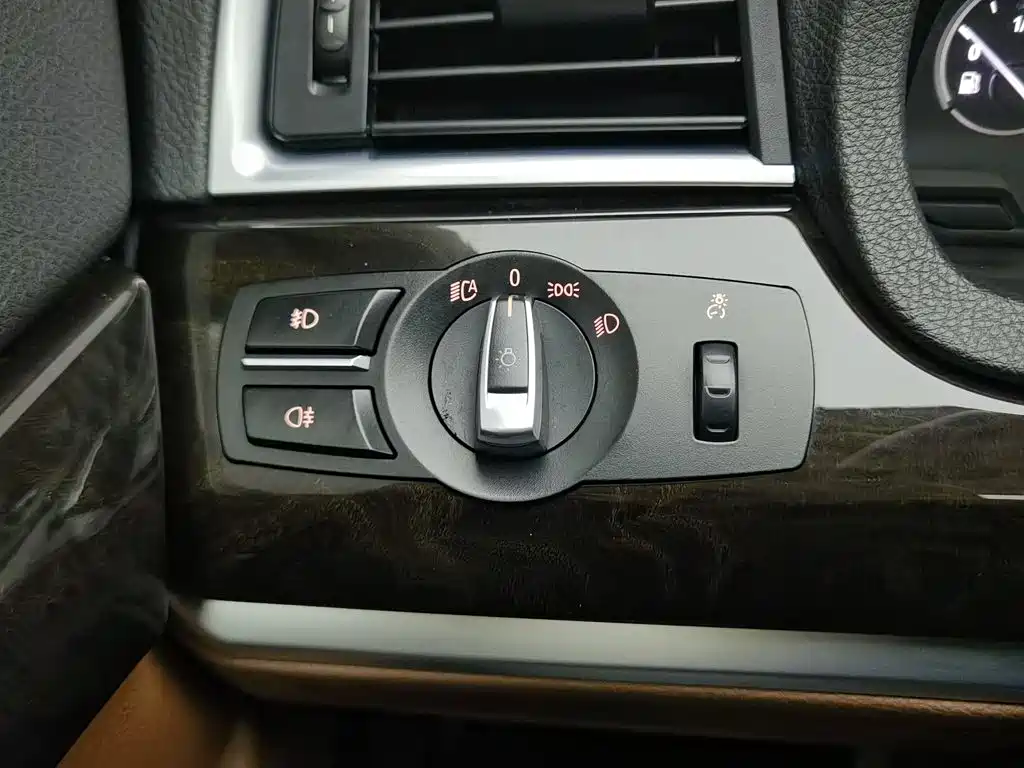 BMW 5 Series GT 2015 2014 528i Leading