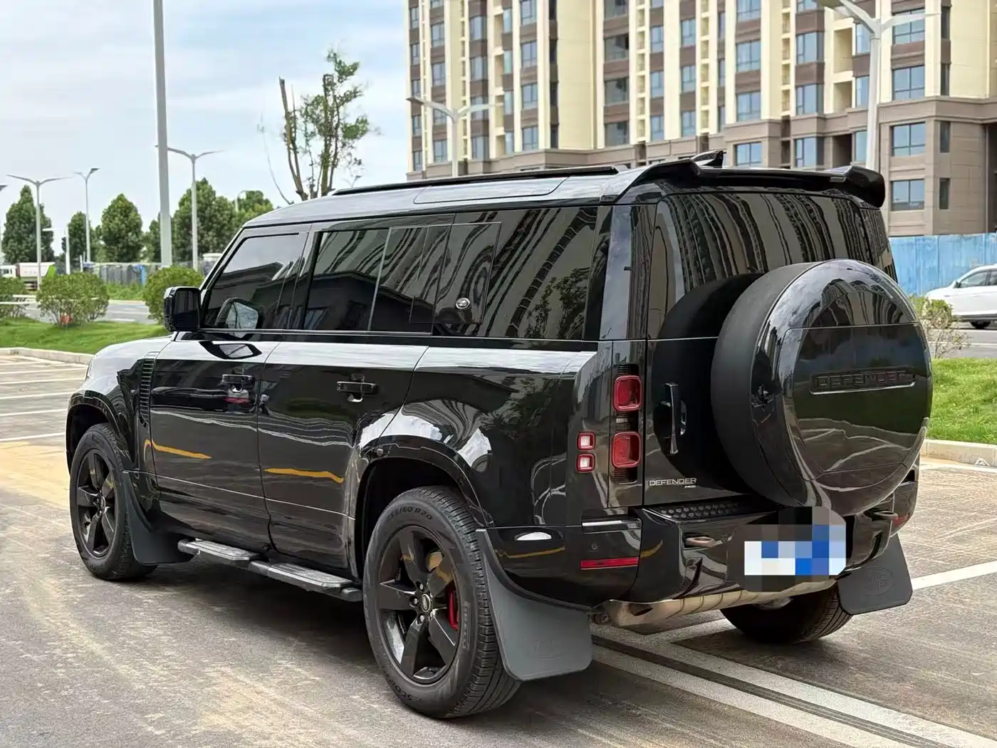 Land Rover Defender 2023 Model 110 3.0T P400 Dark Special Edition фото 9
