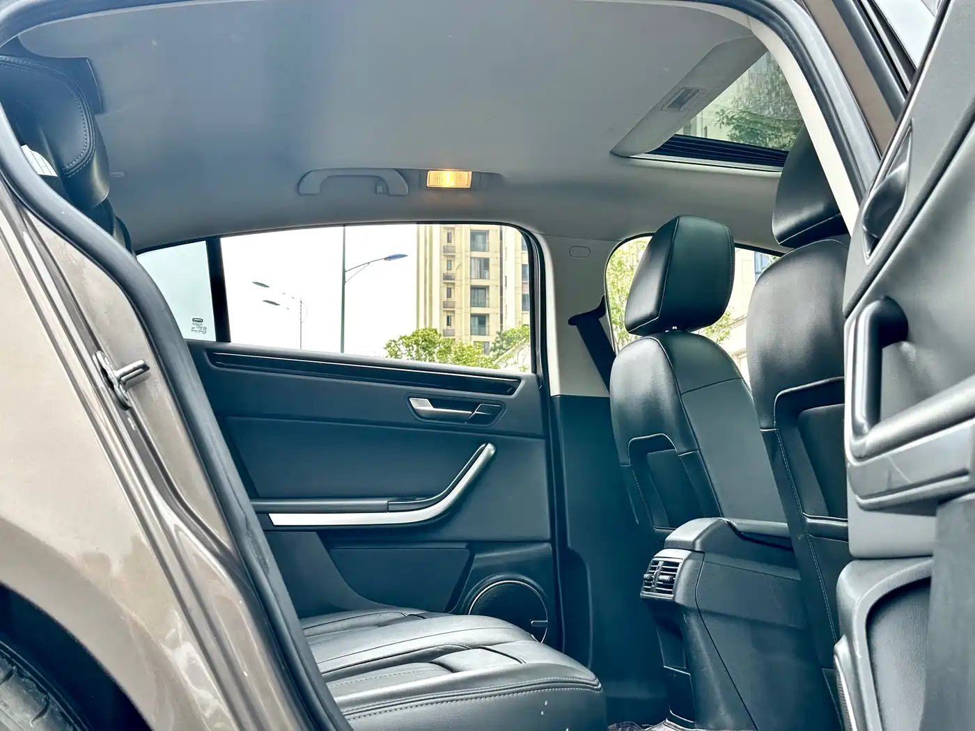 Qoros 3 2015 2014 Model Sedan 1.6T Automatic Premium