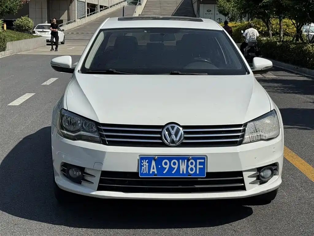 Volkswagen Bora 2014 1.6L Automatic Comfort Edition фото 2