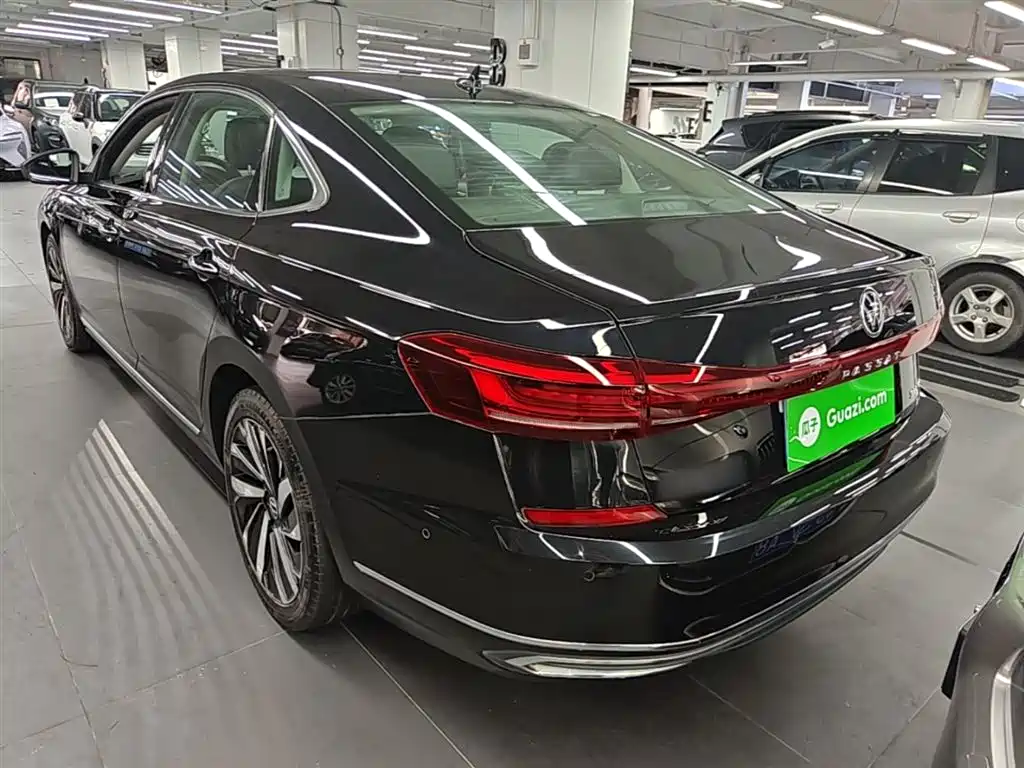 Volkswagen Passat 2022 330TSI Starlight Luxury Edition фото 5