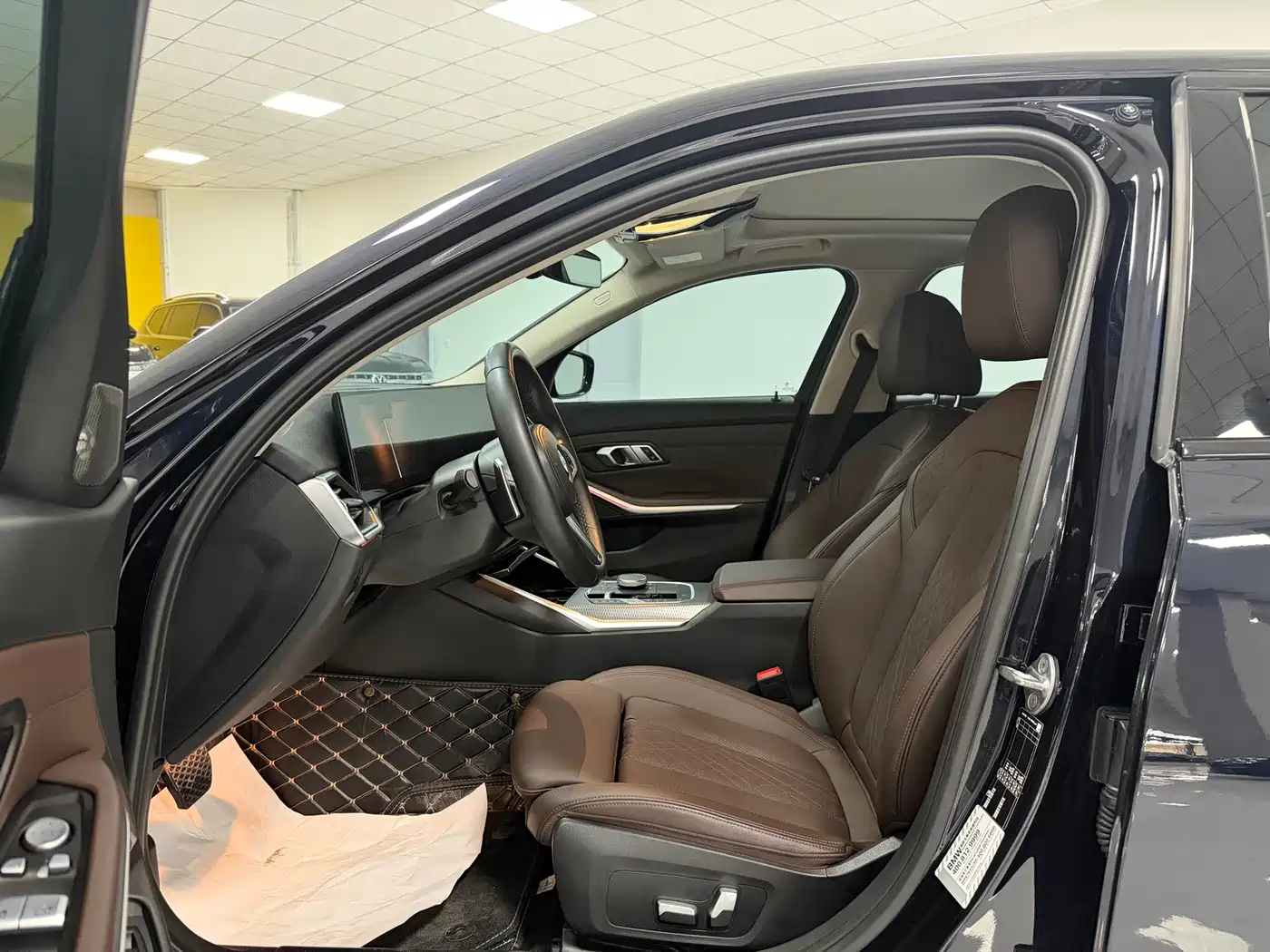 BMW 3 Series 2023 325Li M Sport Black Night Package фото 4