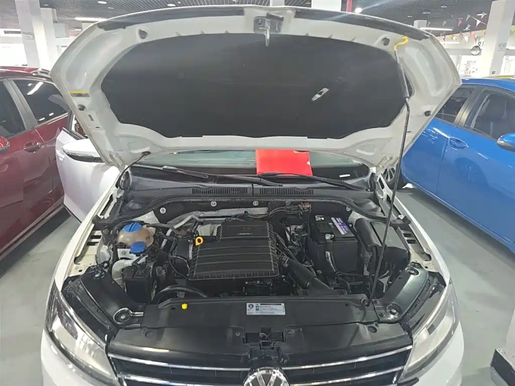 Volkswagen Sagitar 2018 1.6L Automatic Comfort фото 20