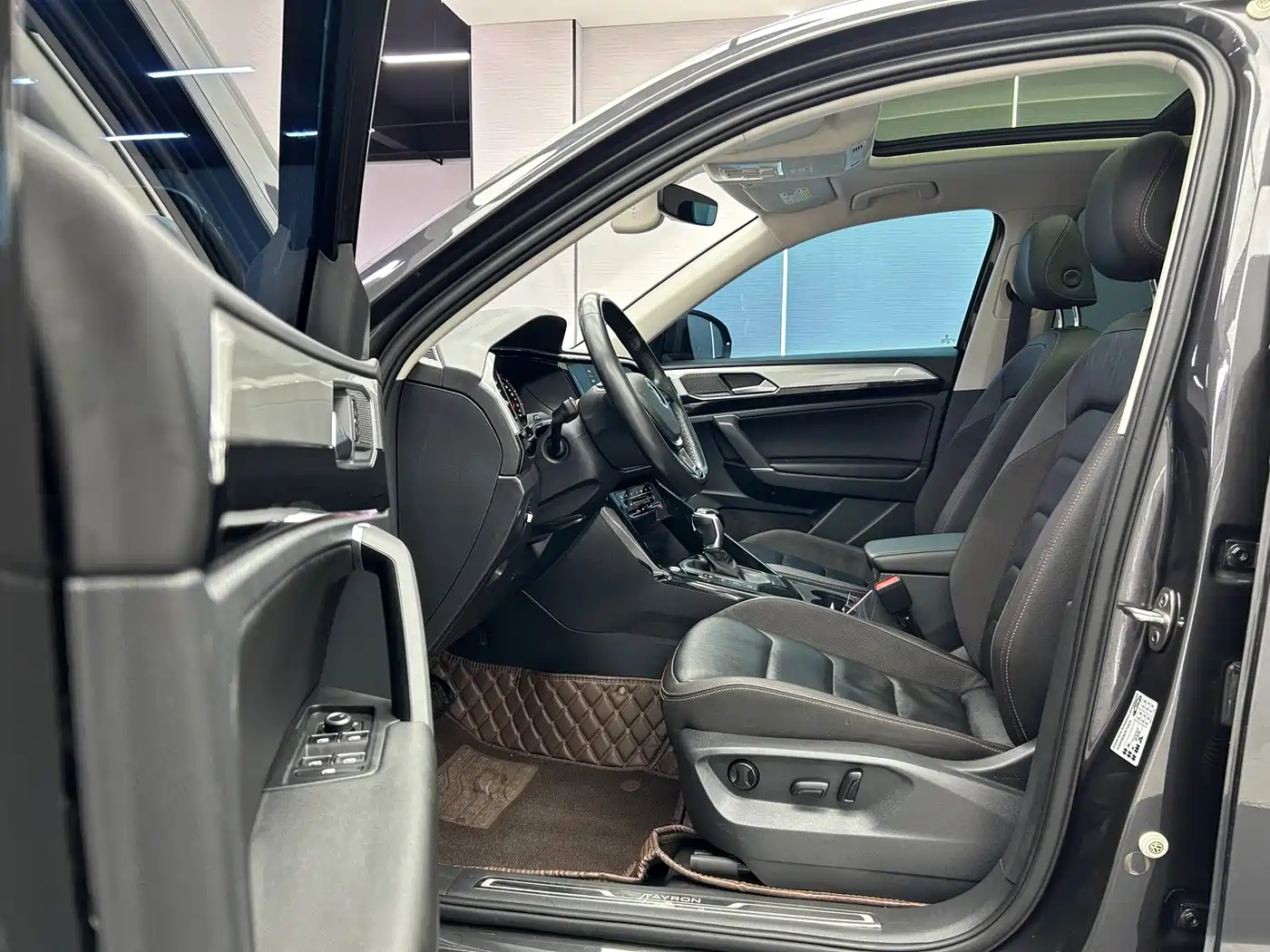Volkswagen Tayron 2022 280TSI 2WD Luxury Smart Connect Edition фото 9