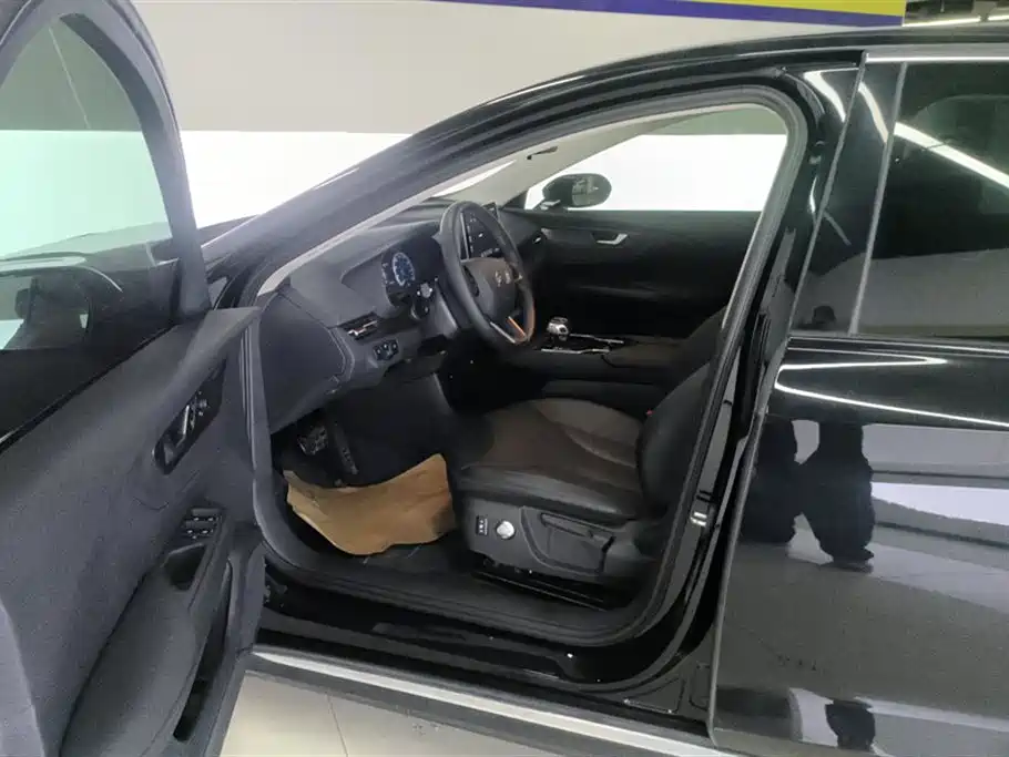 Hongqi E-QM5 2021 Ride-hailing Charging Basic Edition 5-seater фото 9
