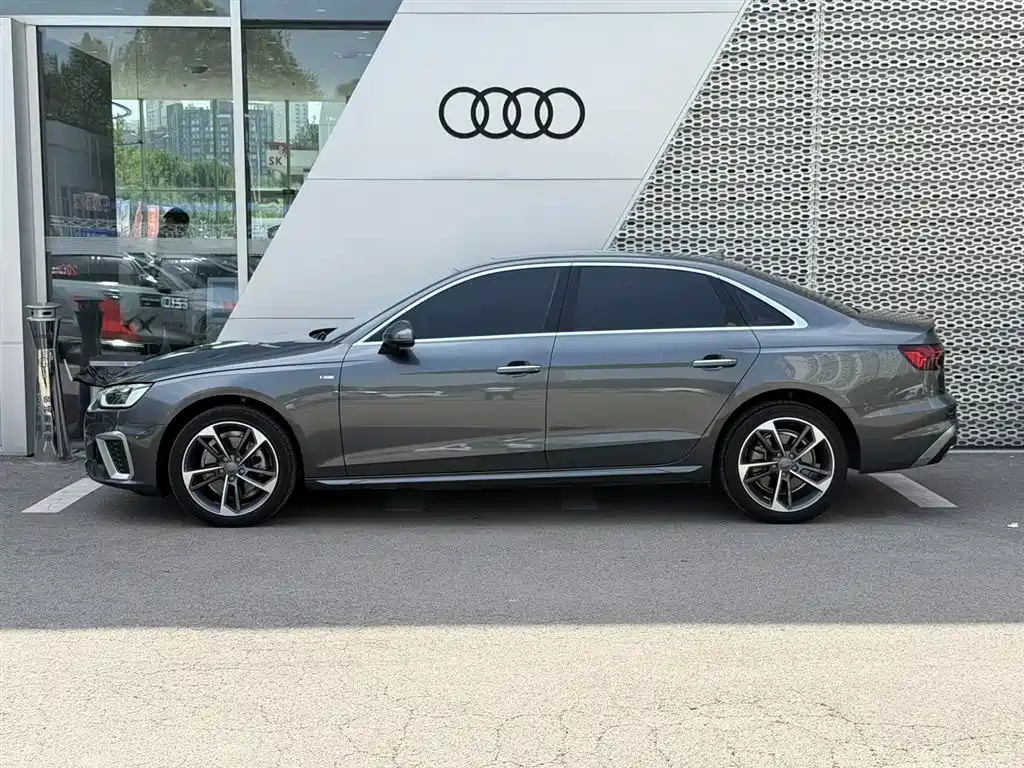 Audi A4L 2020 40 TFSI Fashion Dynamic Edition фото 3