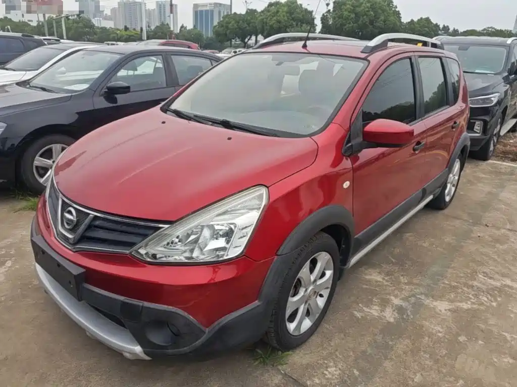 Nissan Livina 2015 2013 Sporty 1.6XV CVT Luxury