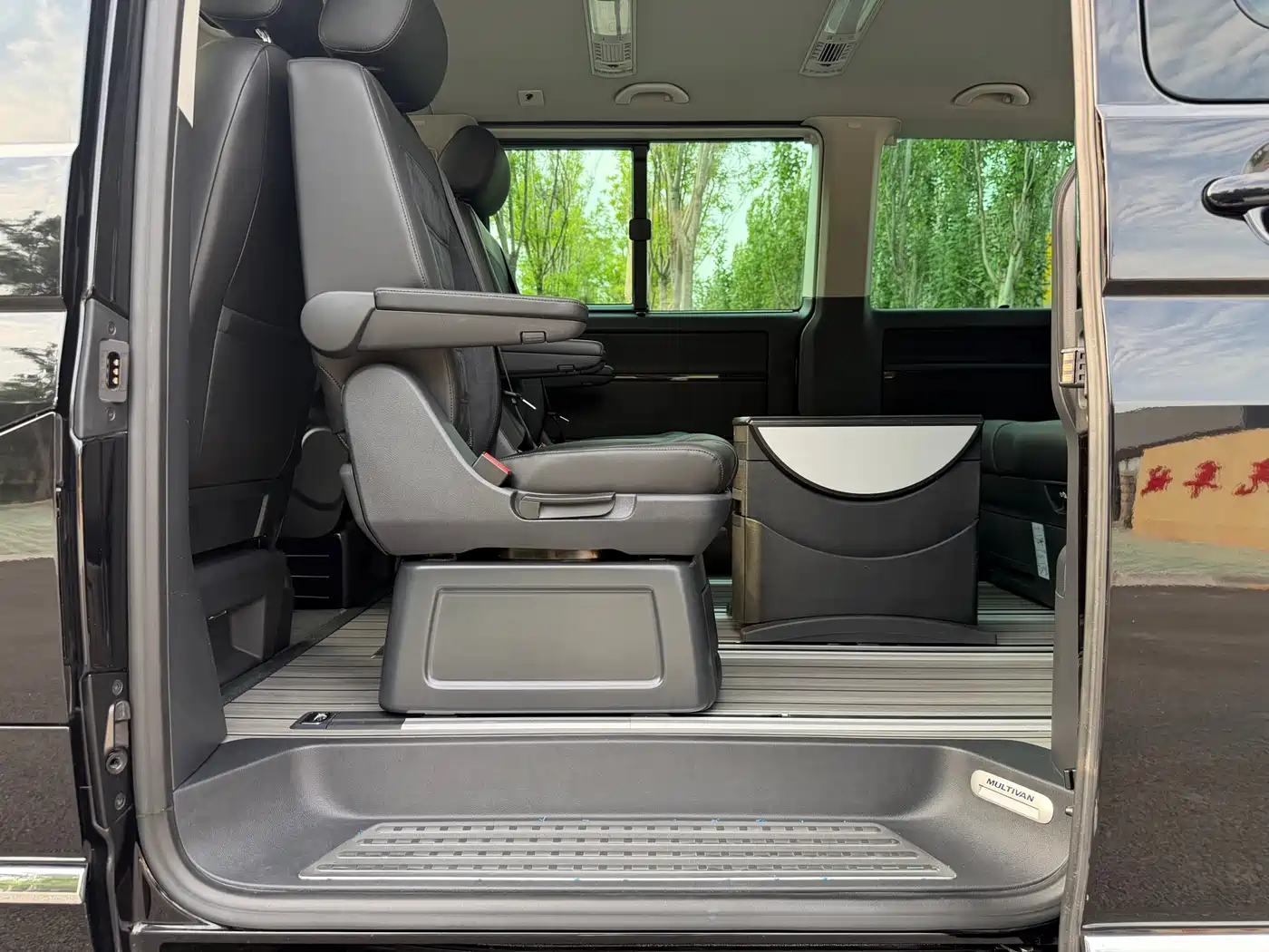 Volkswagen Multivan 2019 2.0TSI 4WD Premium 7-seater фото 23