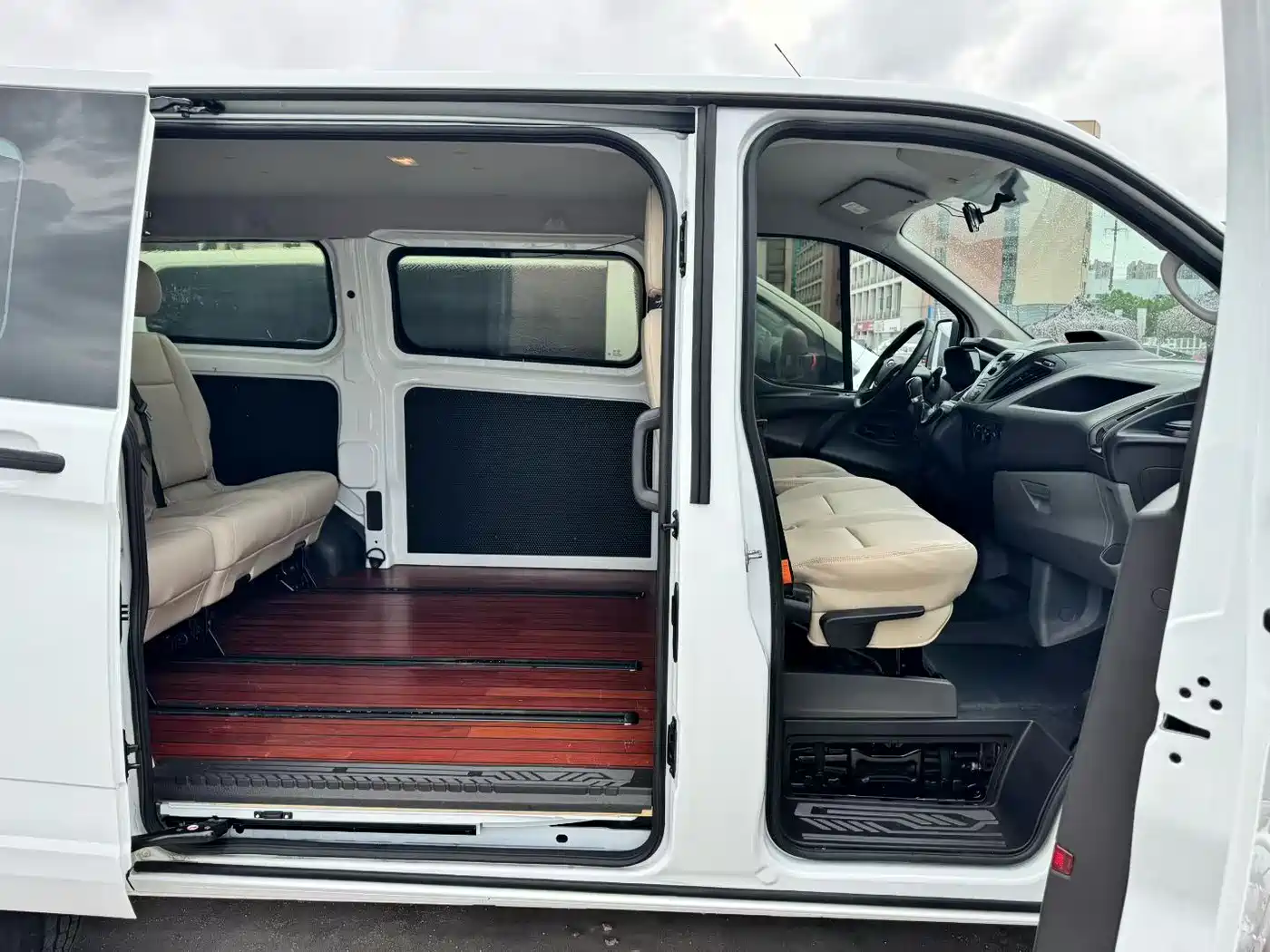 Ford Transit 2022 2019 2.0T Diesel Multi-Purpose Commercial Vehicle Short Wheelbase Low Roof 6-Seater China VI