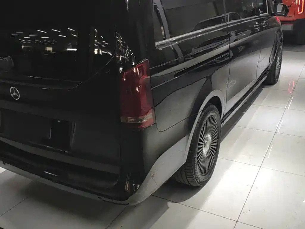 Фото 8 - Mercedes-Benz V-Class