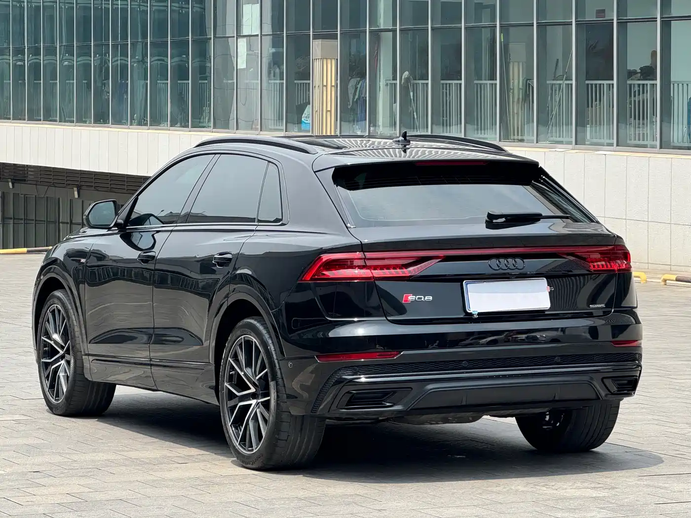 Audi Q8 2022 55 TFSI Exclusive Dynamic фото 5