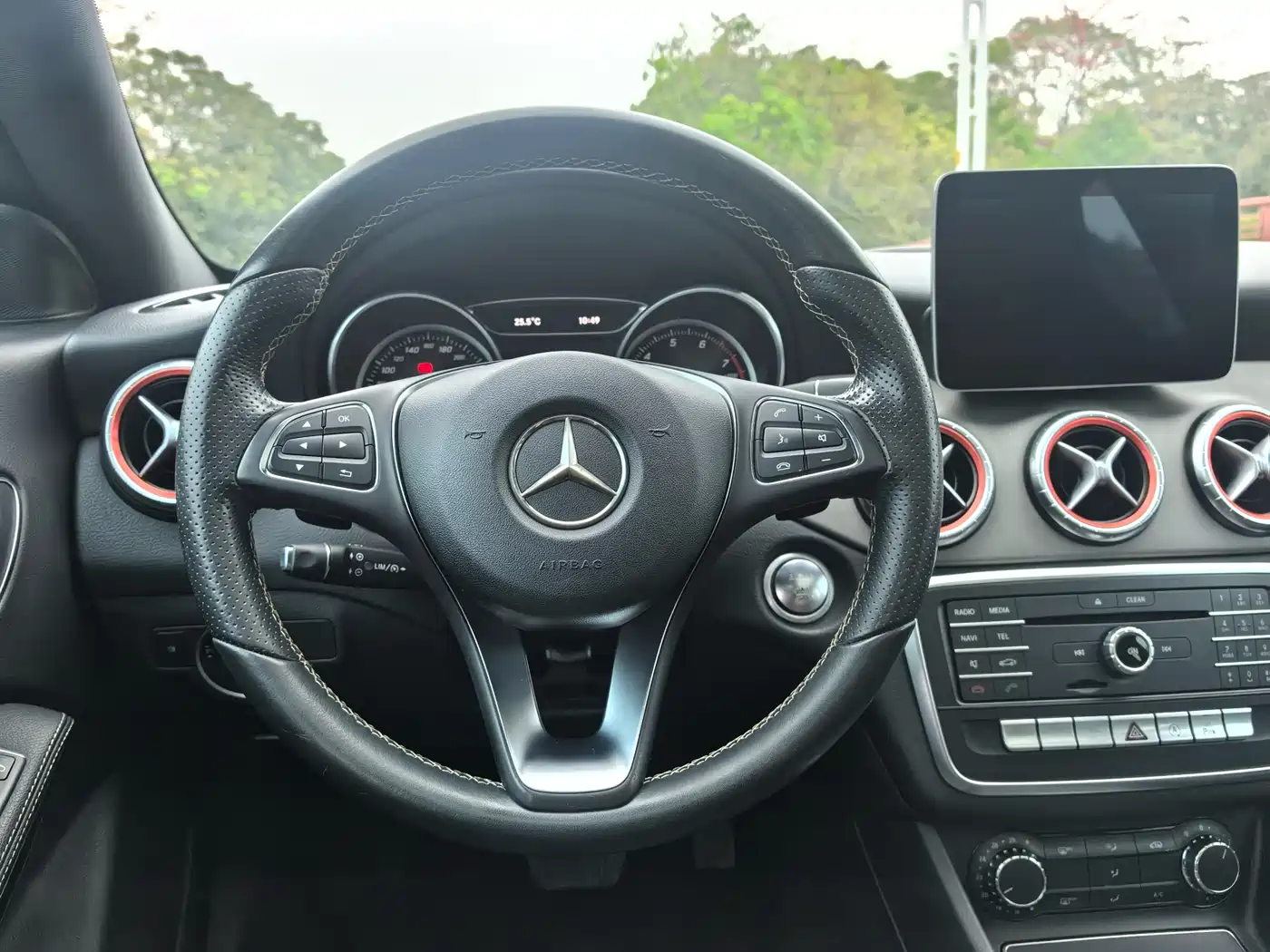 Mercedes-Benz CLA (Import) 2017 Facelift CLA 200 Style фото 15
