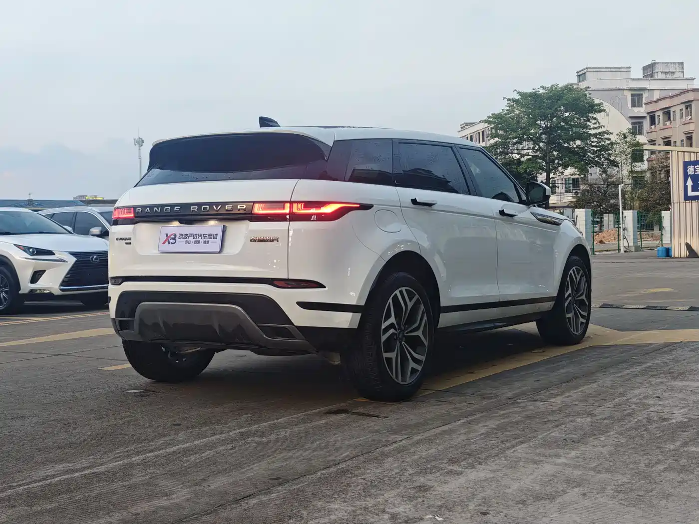 Land Rover Range Rover Evoque 2023 Range Rover Evoque L 249PS Luxury Edition фото 5