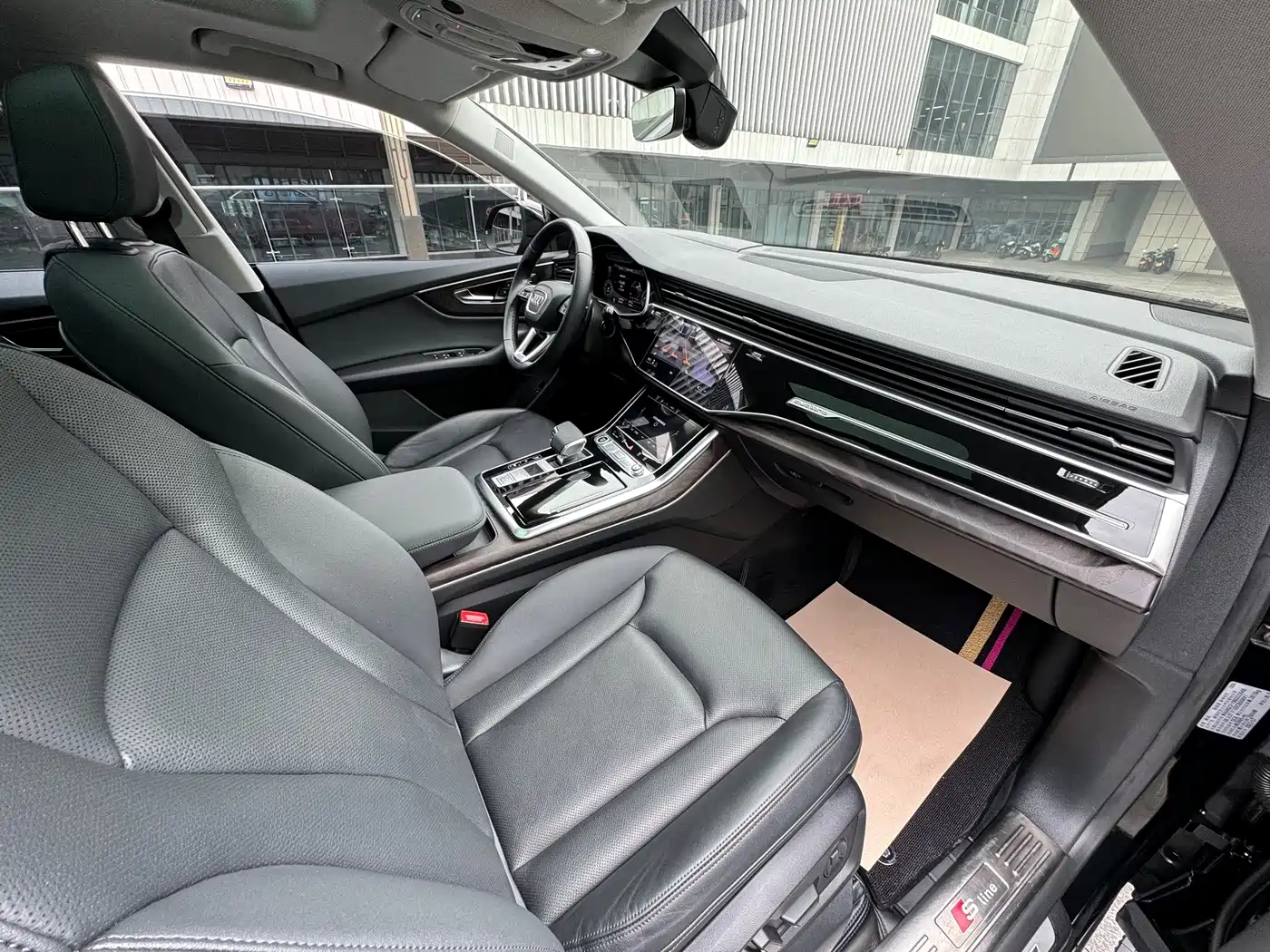 Audi Q8 2022 55 TFSI Luxury Dynamic фото 4