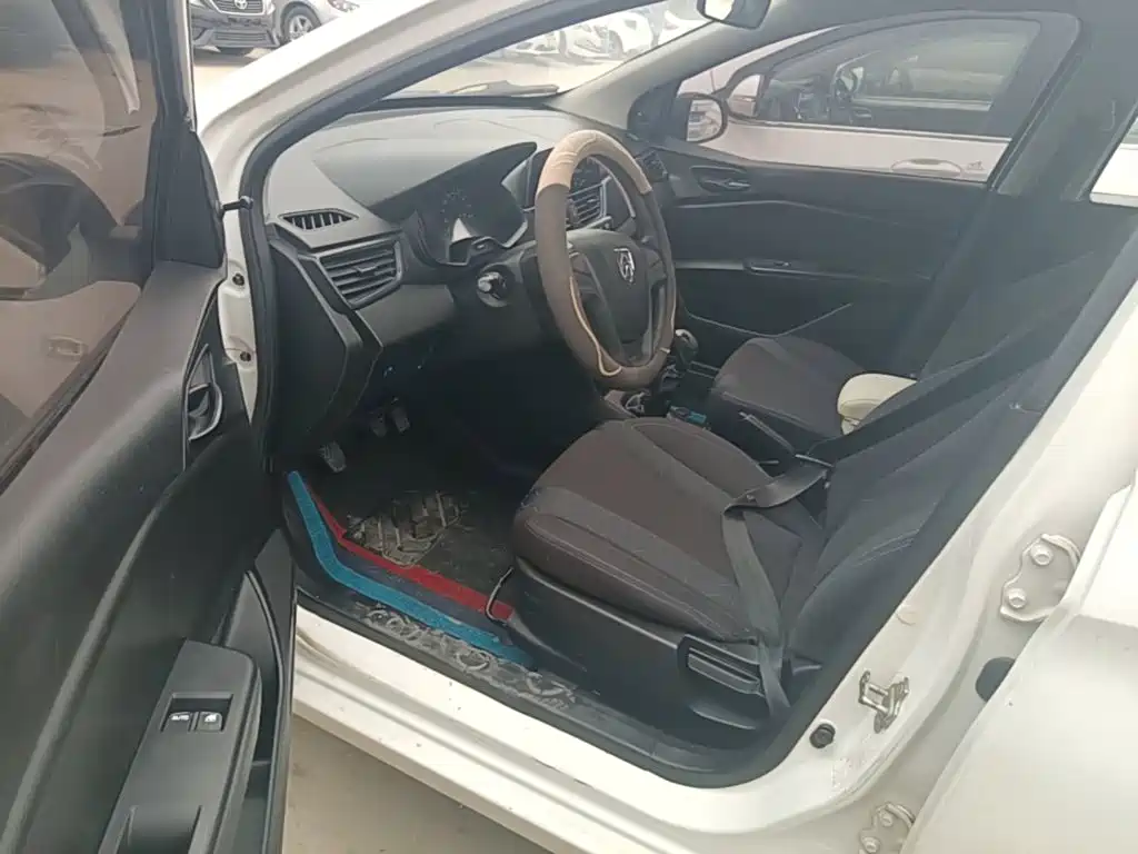 Baojun 310 2017 2016 1.2L Manual Value Edition