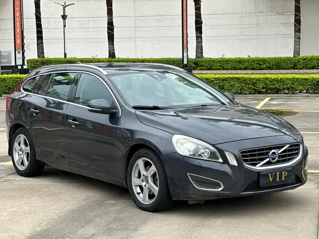 Volvo V60 2012 2013 T5 Prestige Edition