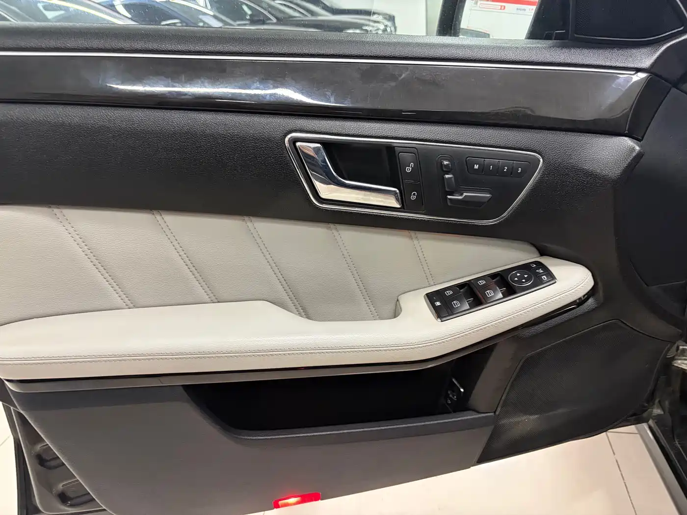 Mercedes-Benz E-Class 2012 E 300 L Fashion фото 16