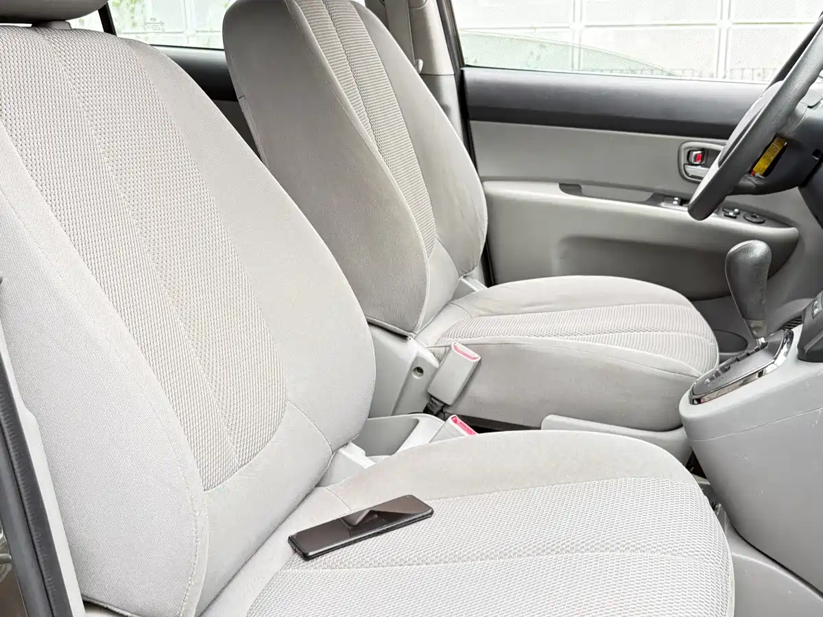 Kia Carens 2011 1.6L 5-seat Automatic Comfort фото 12
