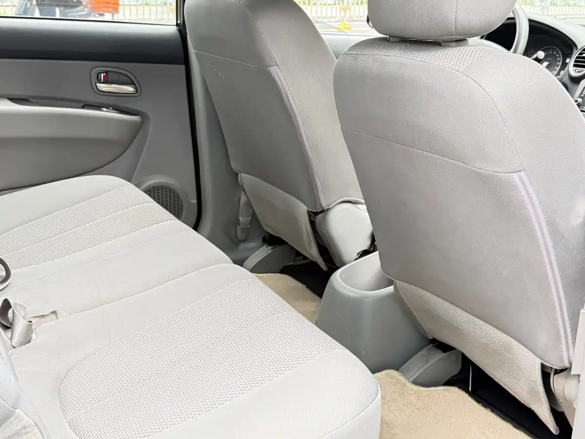 Kia Carens 2011 1.6L 5-seat Automatic Comfort фото 14