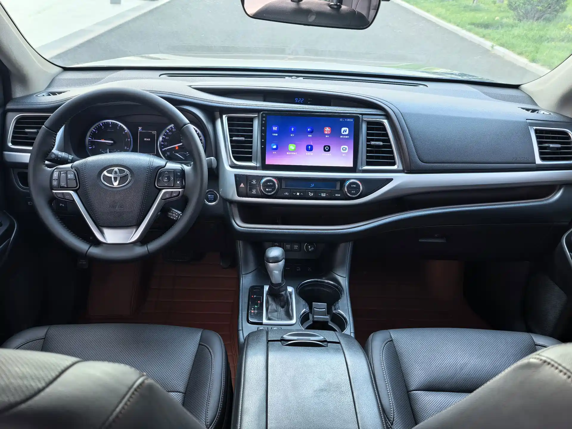 Photo 8 - Toyota Highlander