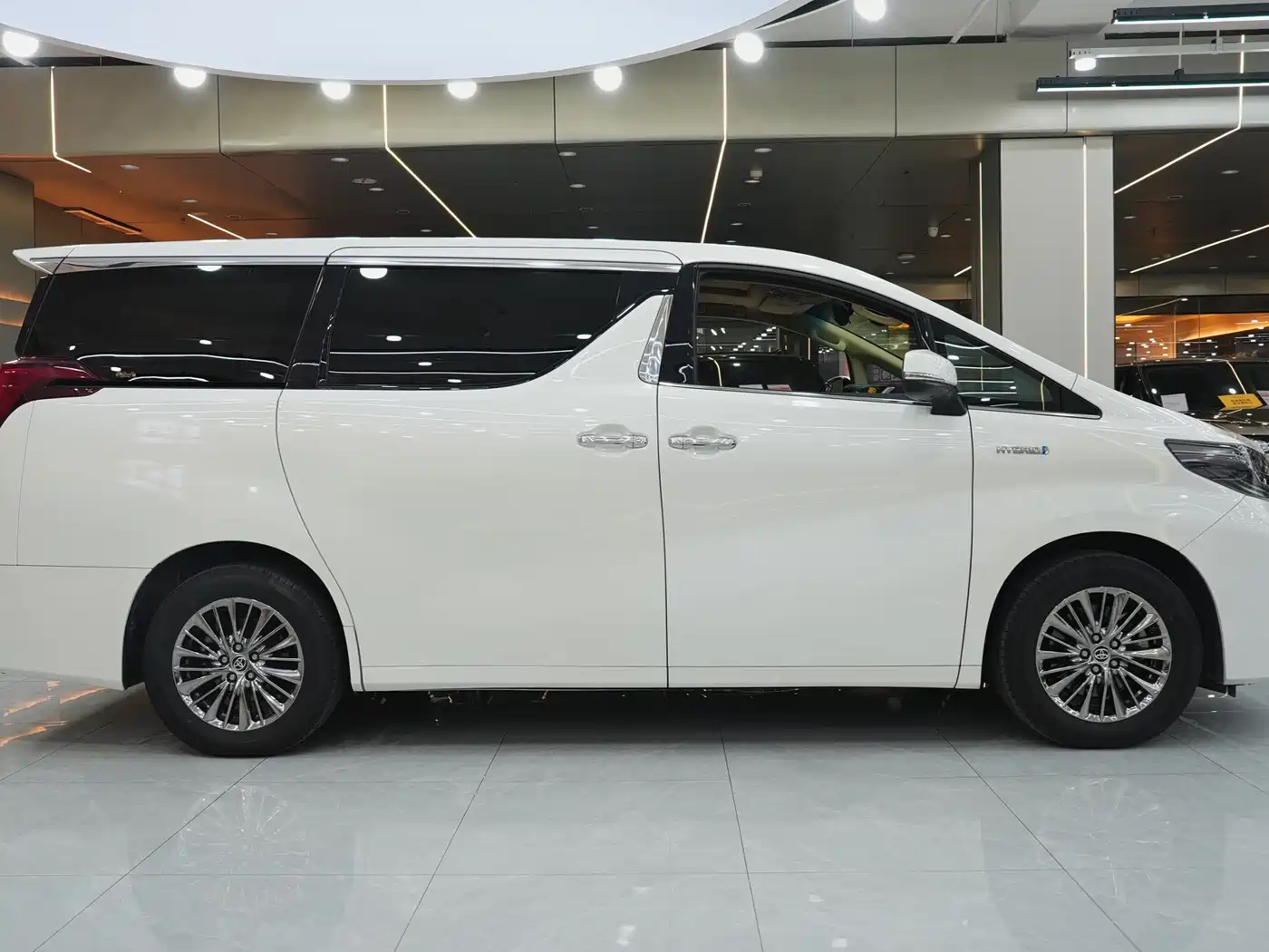 Toyota Alphard 2021 Hybrid 2.5L Luxury фото 6