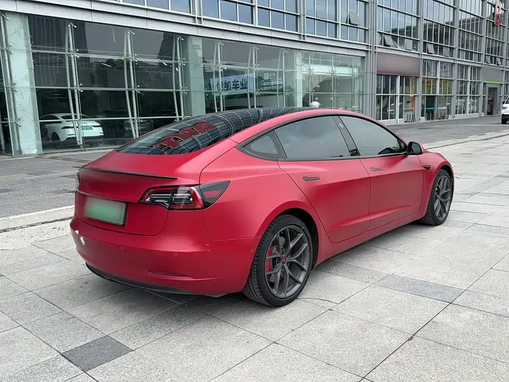 Фото 14 - Tesla Model 3