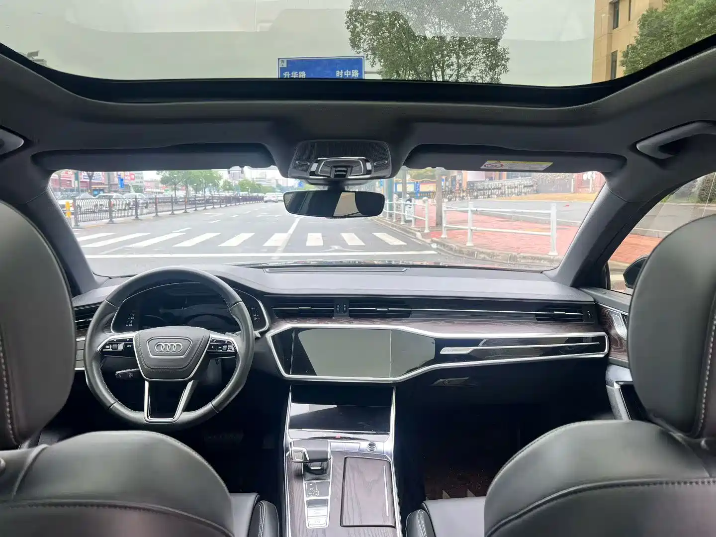 Фото 5 - Audi A6L