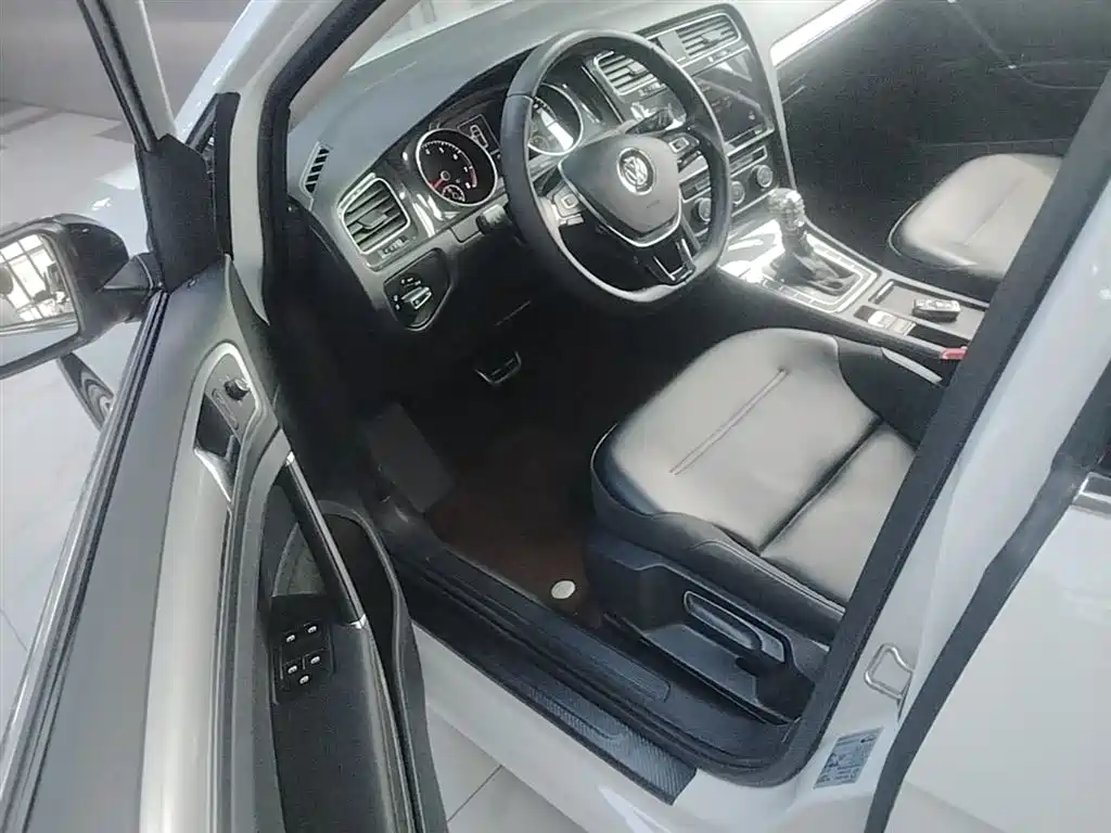 Volkswagen Golf 2020 Beloved Edition 280TSI DSG Comfort фото 16