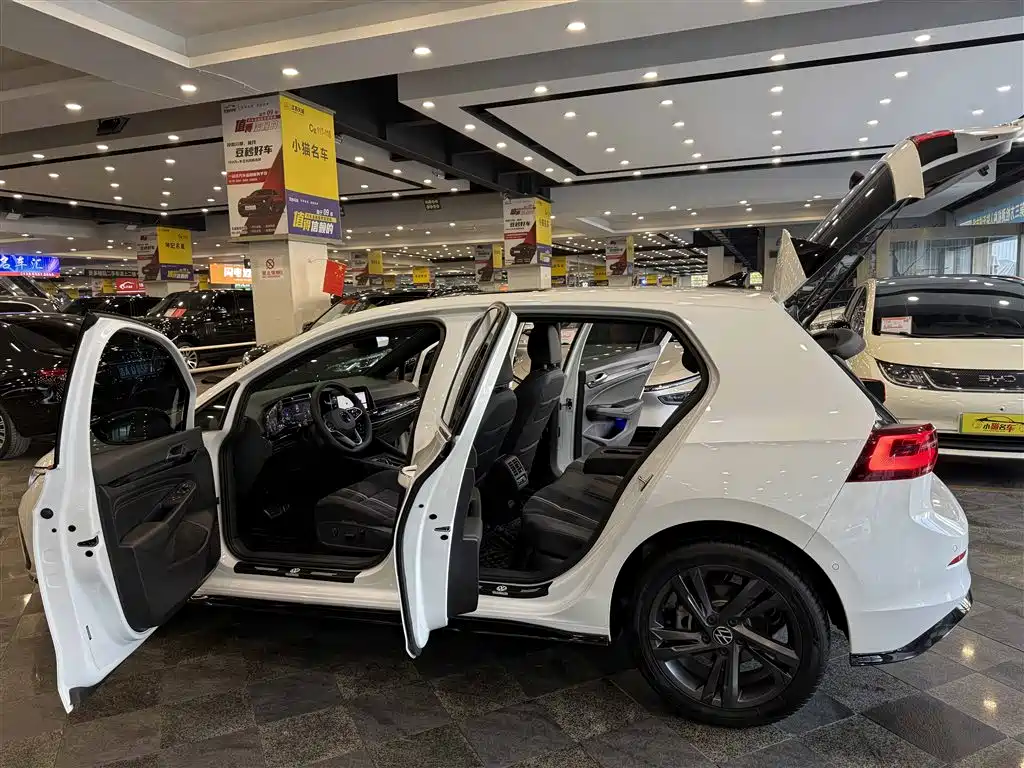 Volkswagen Golf 2023 280TSI DSG R-Line Lite фото 28