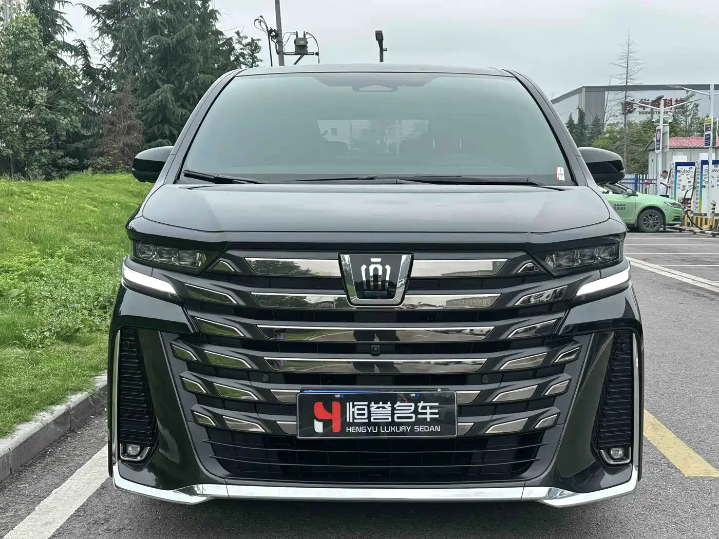 Toyota Vellfire 2024 Crown Hybrid 2.5L Executive Premium Edition фото 2