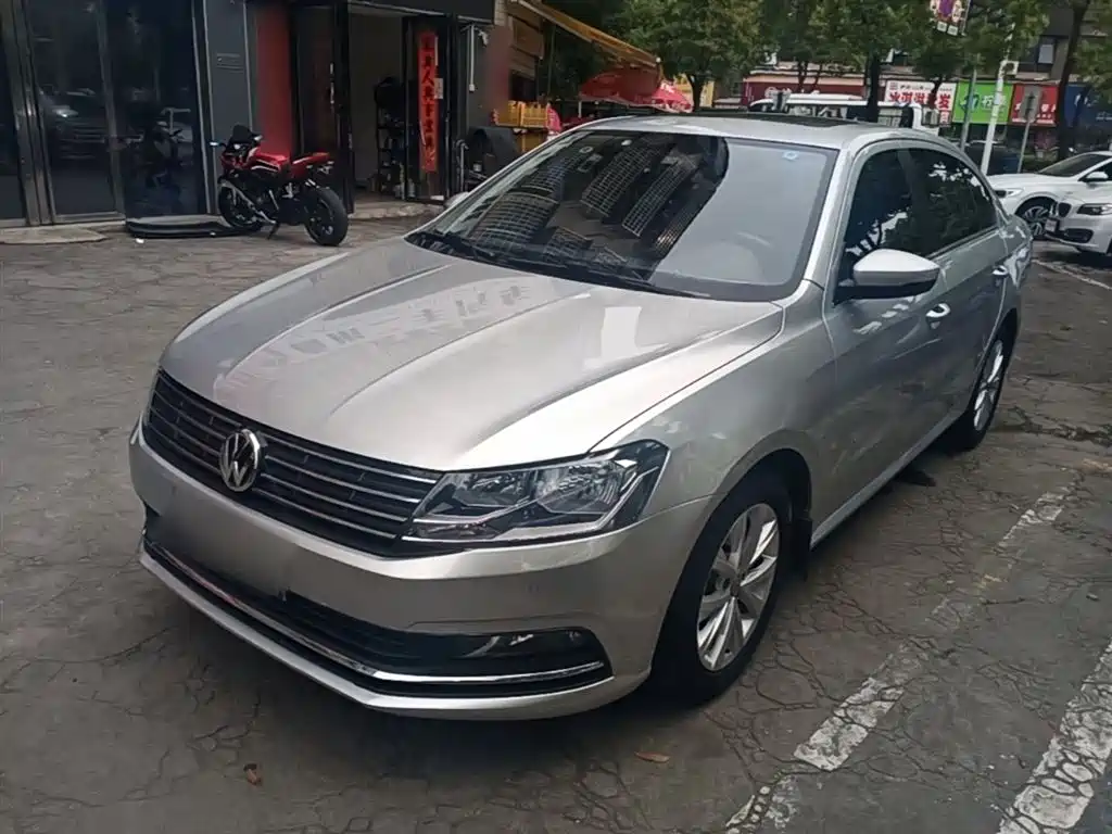 Volkswagen Lavida 2017 1.6L Automatic Comfort Edition фото 2