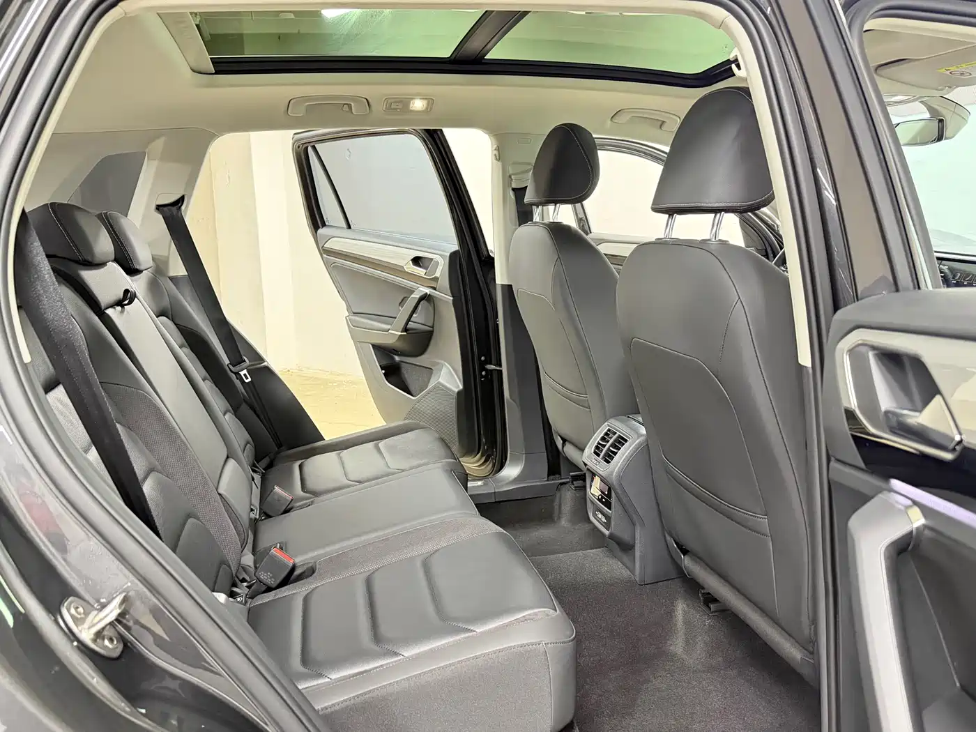 Volkswagen Tayron 2022 280TSI 2WD Luxury Smart Connect Edition фото 9