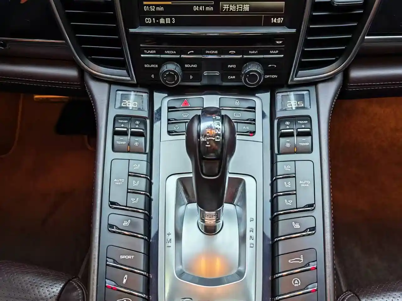 Porsche Panamera 2010 Panamera 4 3.6L фото 18