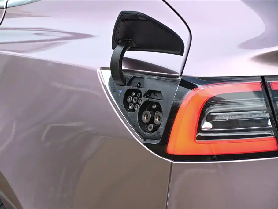 TESLA MODEL 3 (IMPORTED)