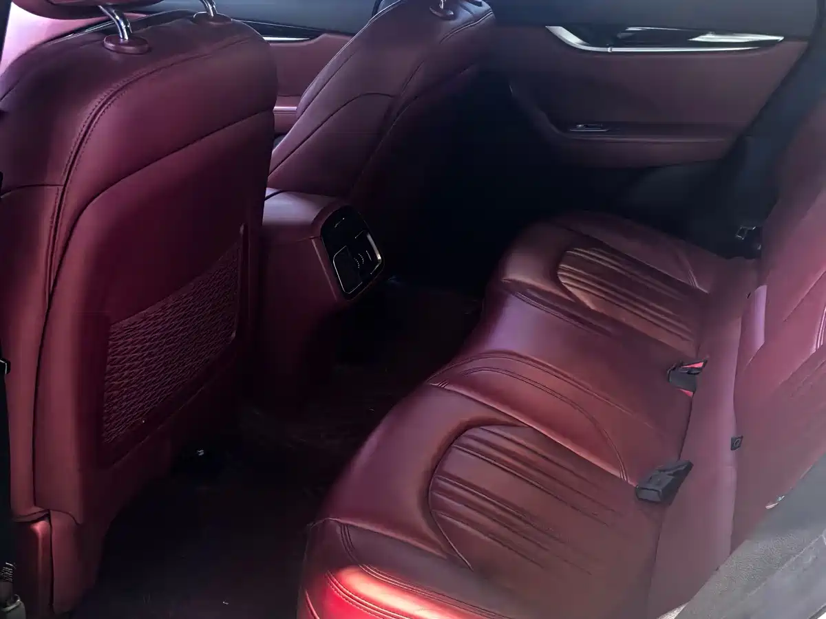 Photo 5 - Maserati Levante