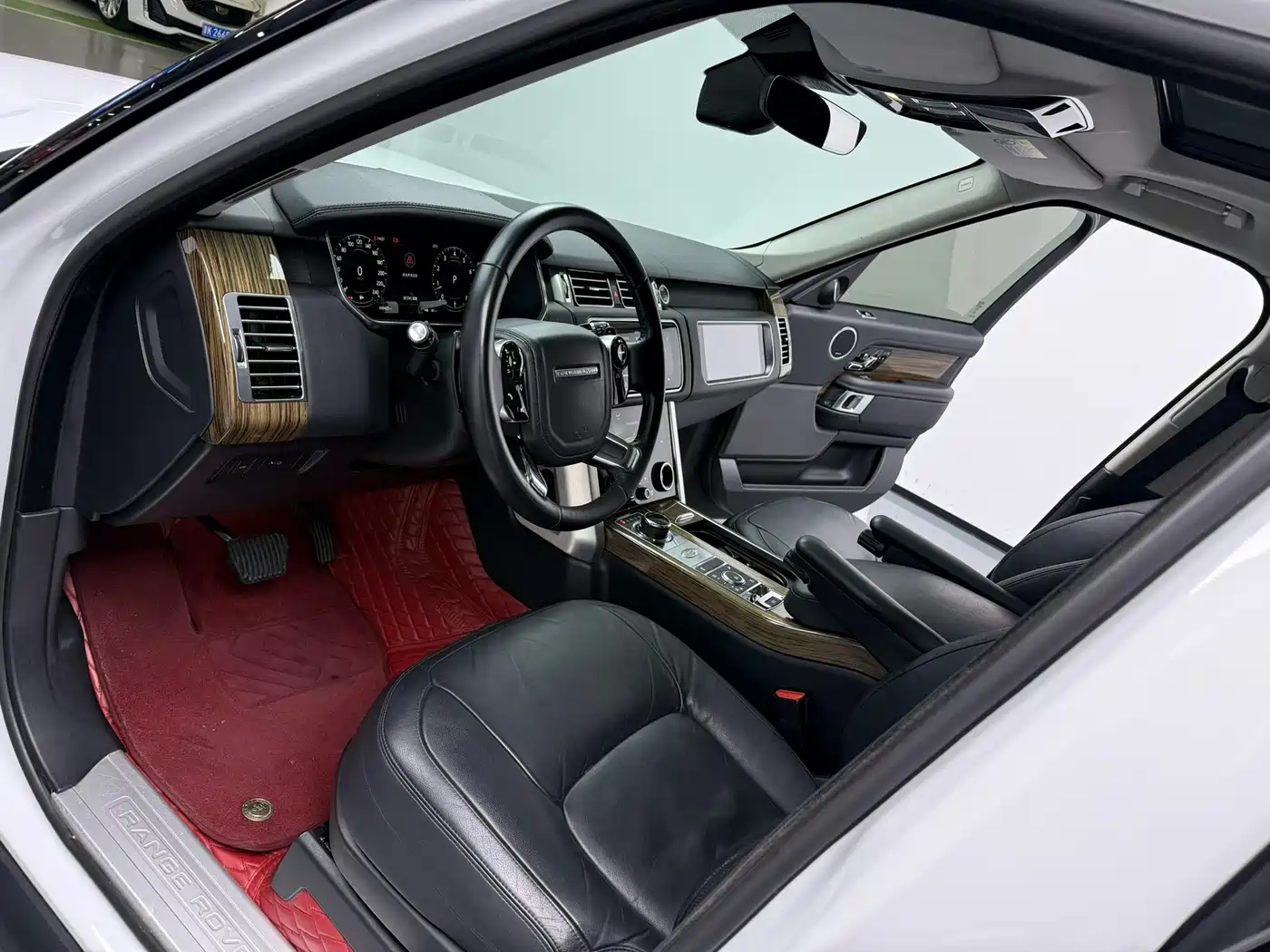 Land Rover Range Rover 2018 3.0 SC V6 Golden Age Edition фото 7
