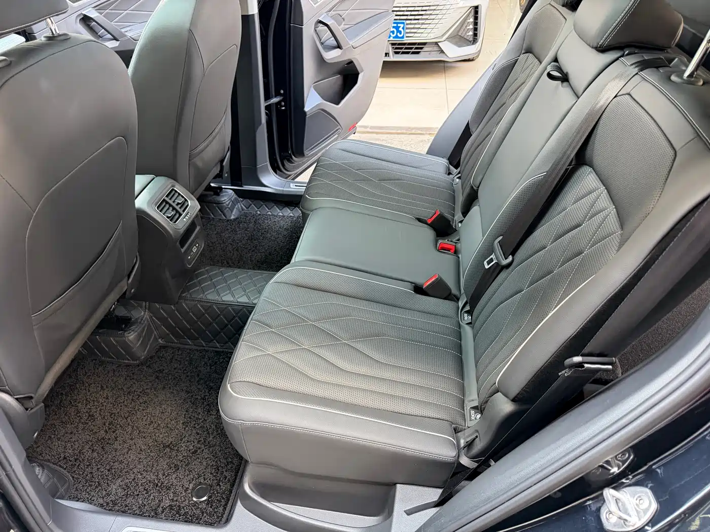 Volkswagen Tiguan L 2024 330TSI Automatic 2WD R-Line Premium Enjoyment Edition фото 11