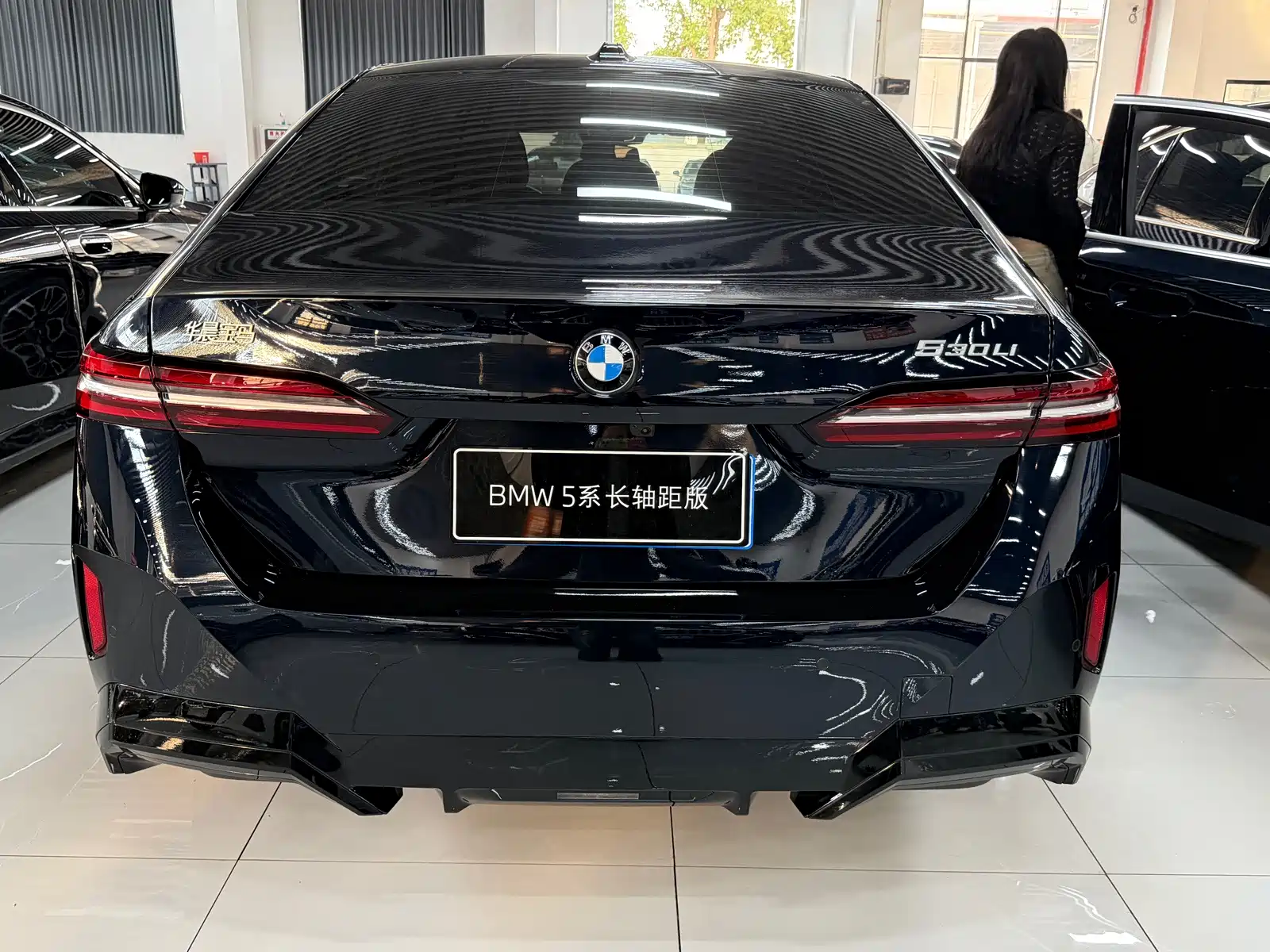 Photo 3 - BMW 5 Series