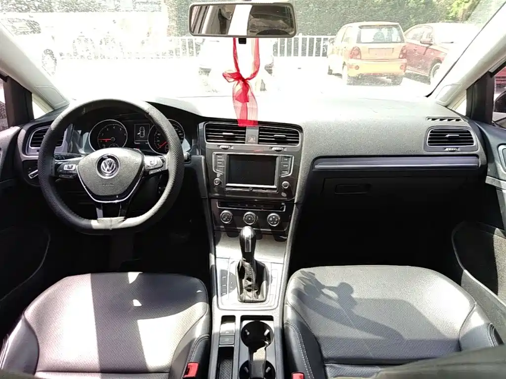 Volkswagen Golf 2017 230TSI Auto Comfort Millionth Anniversary Edition фото 10