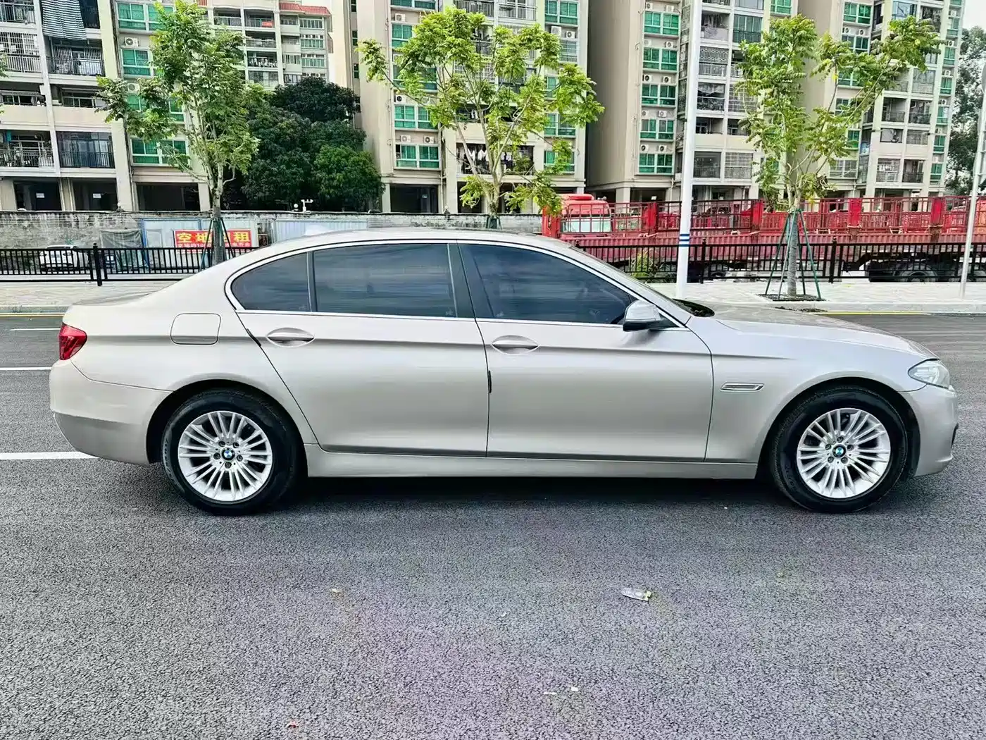 BMW 5 Series 2014 525Li Leading фото 6