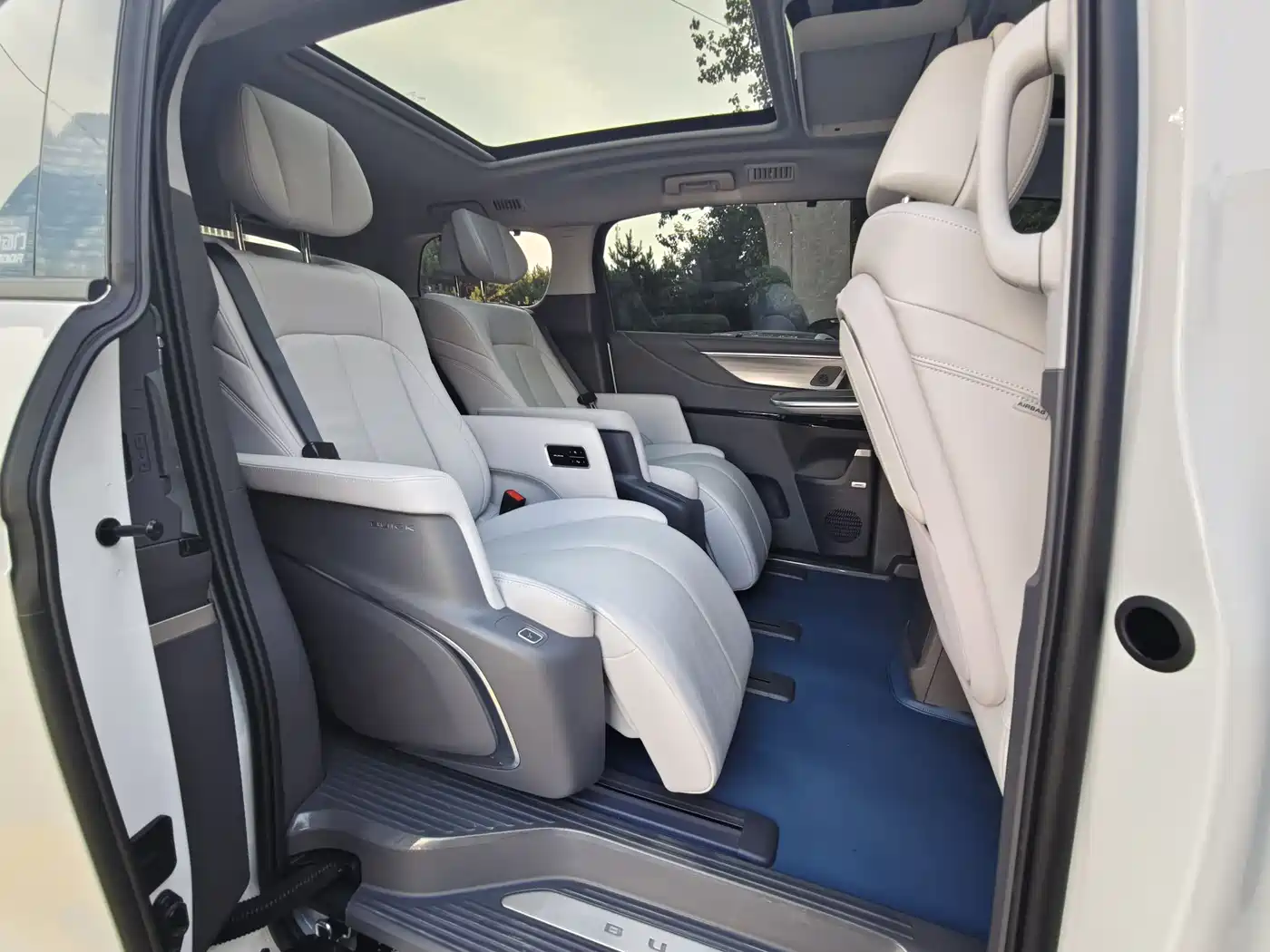 Buick GL8 2025 Land Honor Premium Edition фото 17